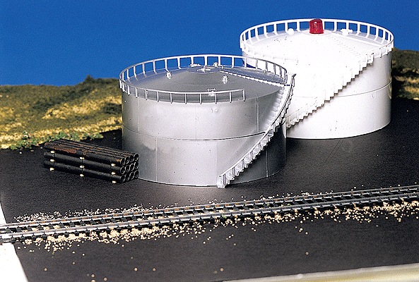 Bachmann - Oil Storage Tank w/ Diesel Horn Kit - HO Scale (46208) - the-pennsy-station-llc